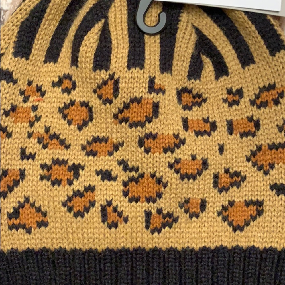 Vans leopard hat. - Picture 2 of 8